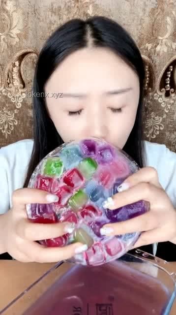 **从“牙烂人胖”到网红蜕变：凤姐如何启示我们的创新思维？**